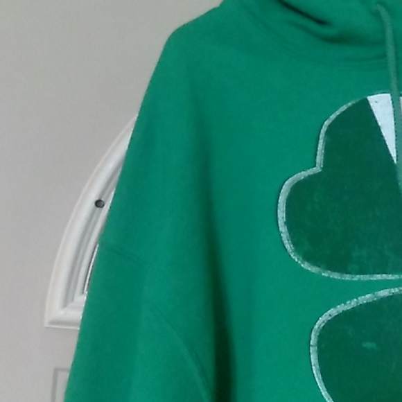 St Patrick's day is soon! Mens L Shamrock hoodie - Picture 4 of 4
